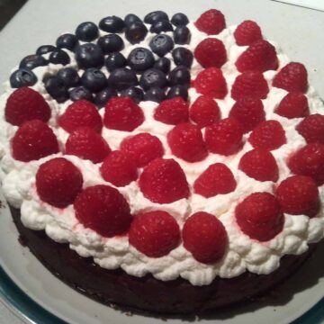 foruth of july berry cheesecake on a plate